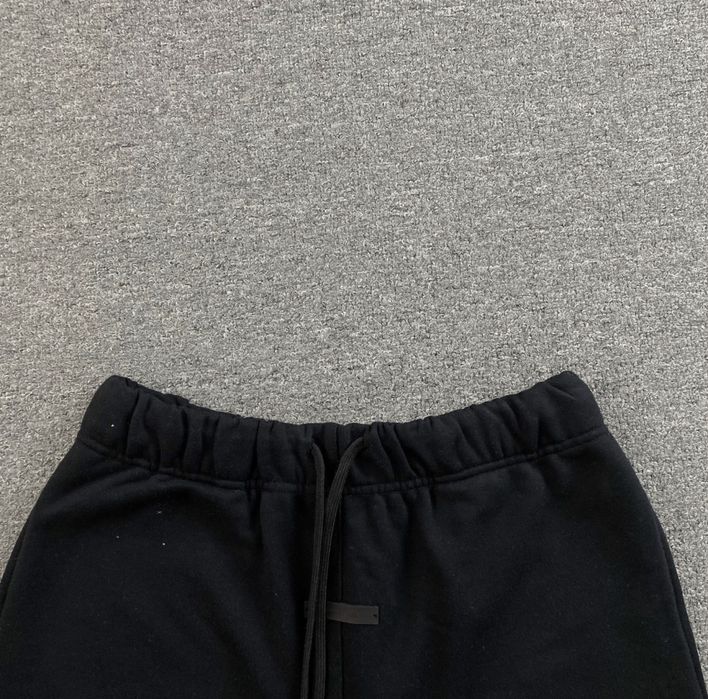 Pantaloni Scurti Essentials / Premium / 2026