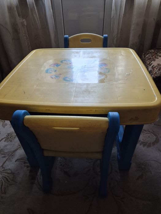 Отдам  посуду, детский столик
