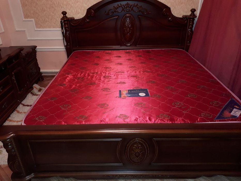 Продам спальный гарнитур.