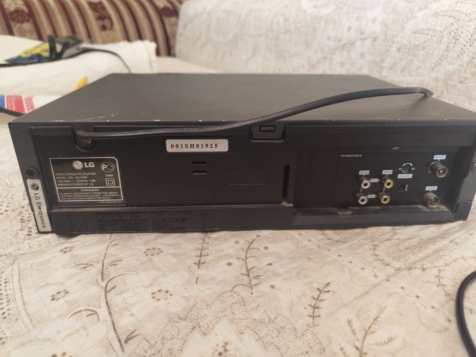 Видеомагнитофон LG AL170W
