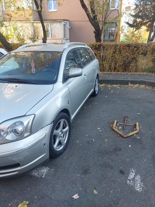 Vând Toyota Avensis 2005