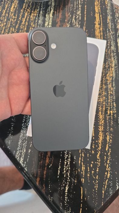 Продавам iphone 17 black 256 gb чисто нов