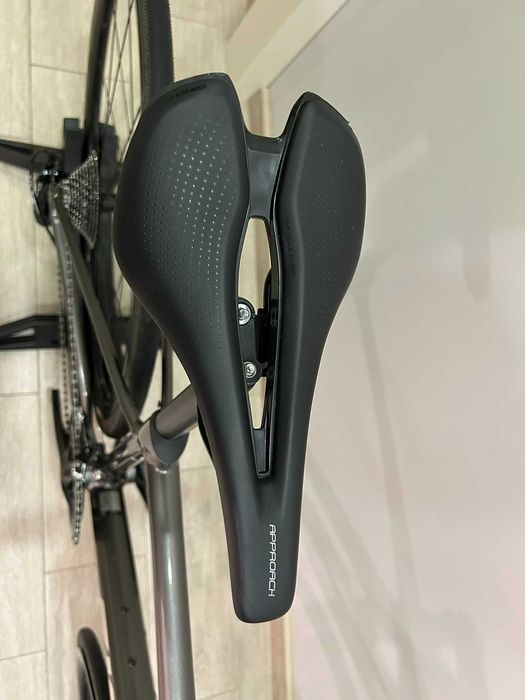 Шоссейный велосипед Giant Contend SL1