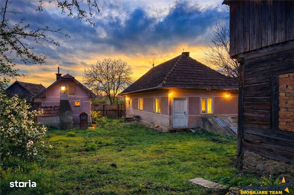 Teren roditor de peste 1.000mp cu casa traditionala, Sanzieni, Covasna