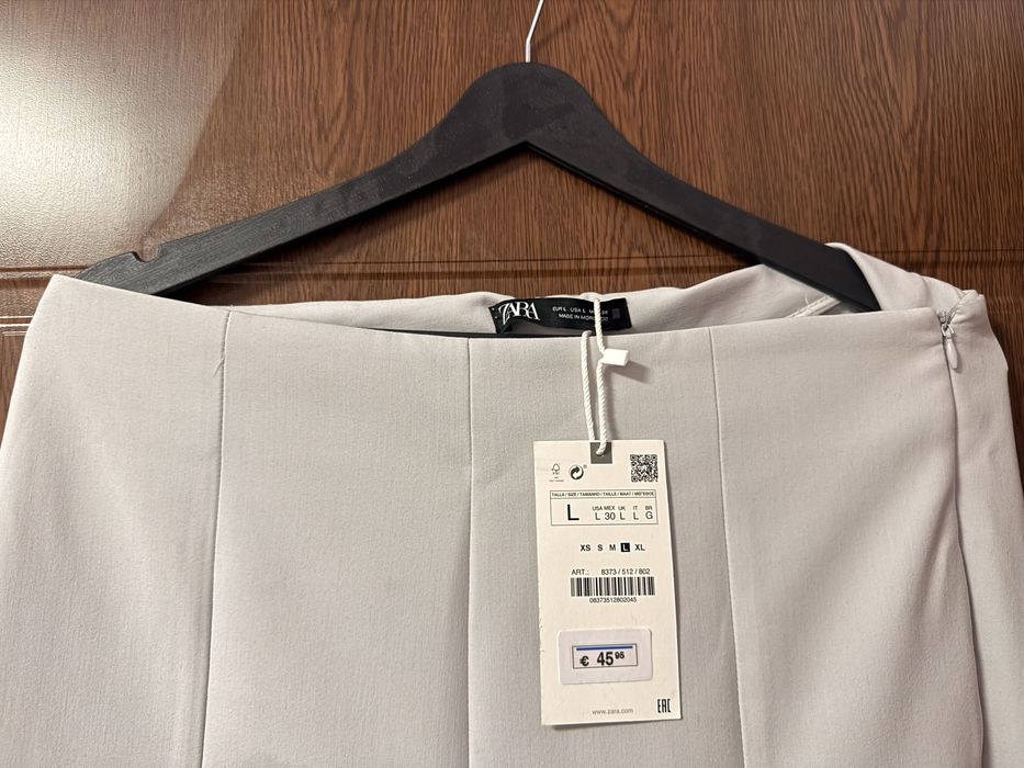 Pantaloni noi office Zara
