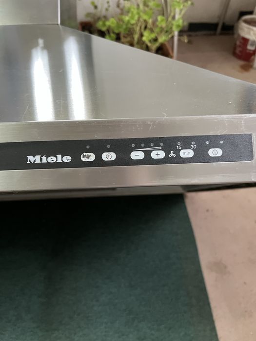 Hotă pentru insulă. Miele