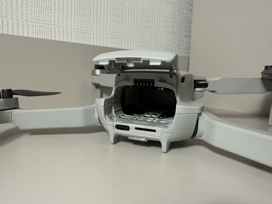 DJI Mini 2 SE – напълно изряден, 2 батерии