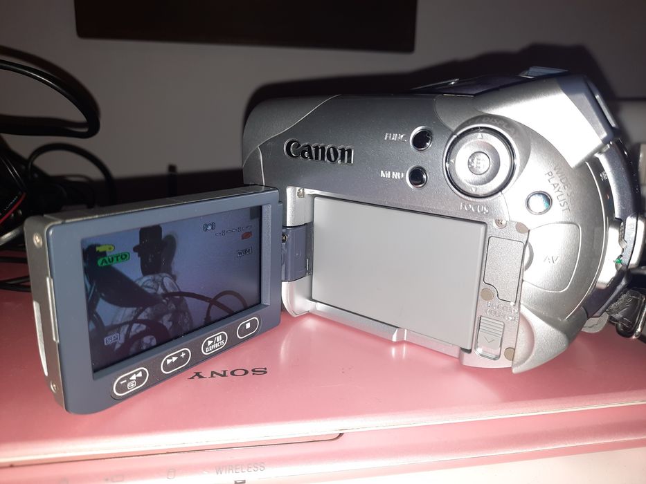Видеокамера CANON DC 100