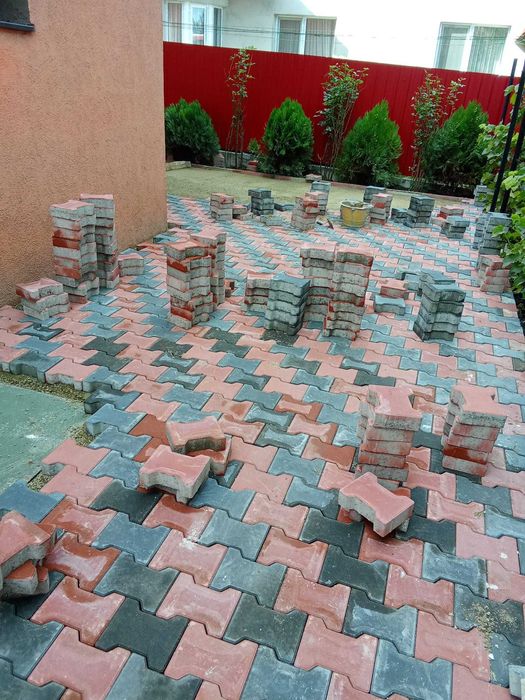 Executam constructii