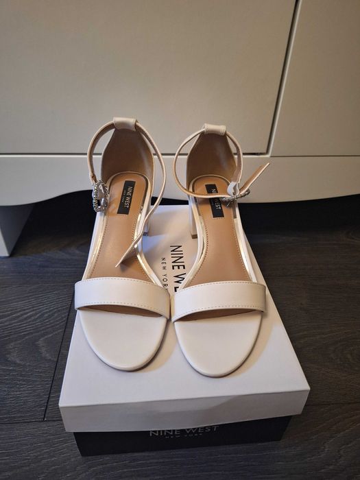 Încălțăminte sandale