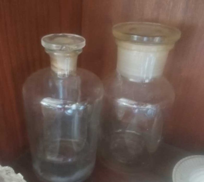 Продавам порцеланови чинии и сервизи, стъклени съдове, чаши