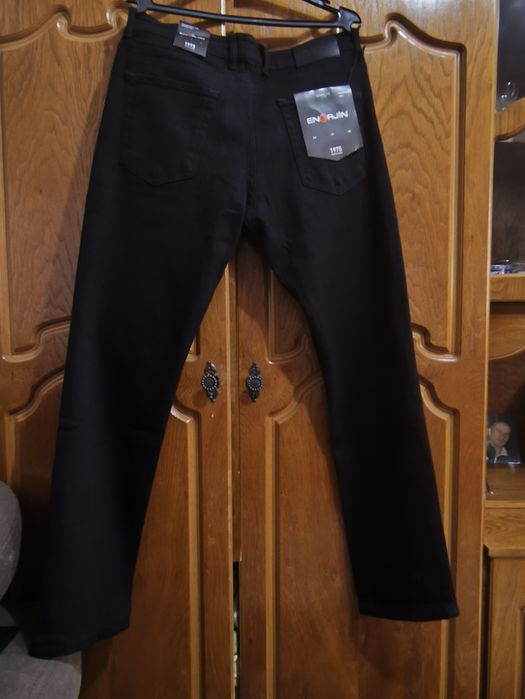 Blugi bărbați, noi