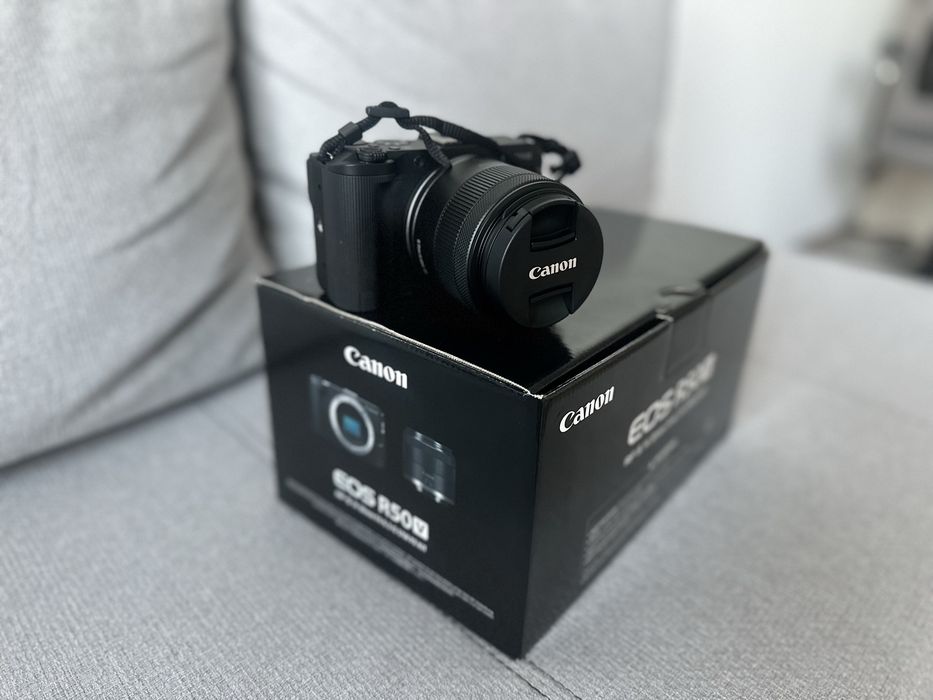 Canon EOS R50 V с обектив