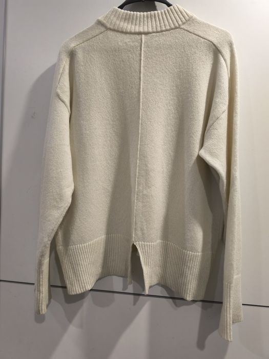 One&Other пуловер вълна с цепка на гърба р-р ХС/С