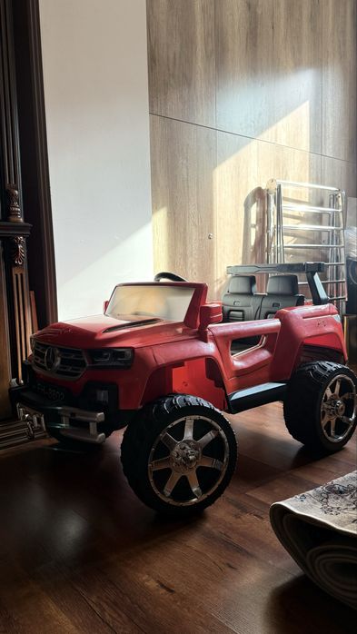 Детский автомобиль , Mercedes Benz