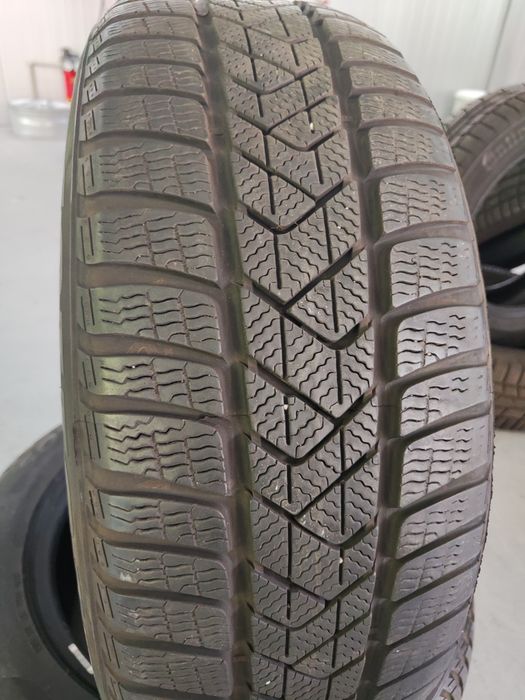 2 бр зимни 225/55/17 Pirelli 22г