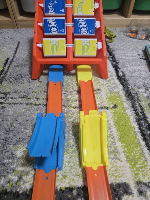 Hot Wheels Скоростна писта Launch Across Challenge GBF89