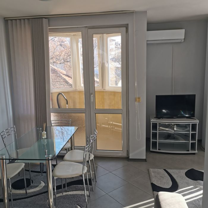 Дава се под наем Двустаен апартамент в Благоевград, Вароша - 60 кв.м за 306 € - Снимка #2