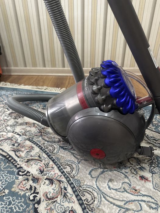 Пылесос Dyson в хорошом состояний