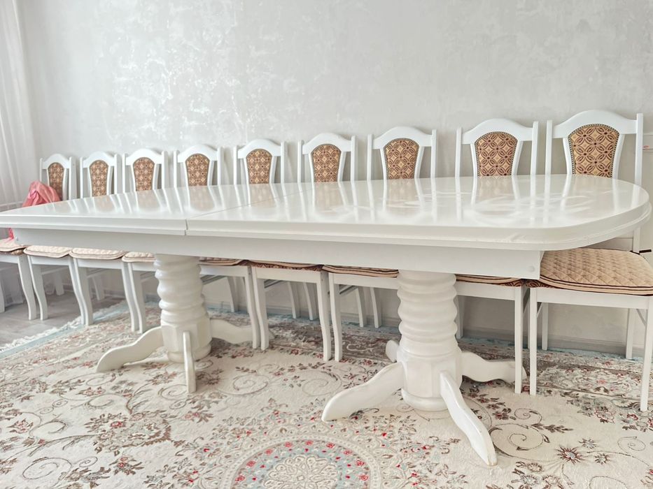 Продам стол для гостиной