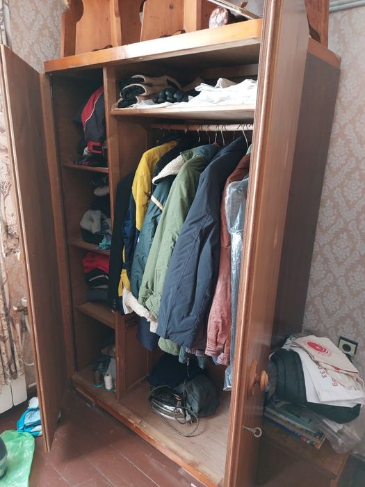 гардероб от орехово дърво от 1960 г.