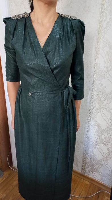 Продам платье с запахом