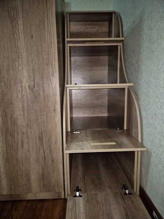 Детская кровать, двухэтажная, со шкафом и рабочей зоной