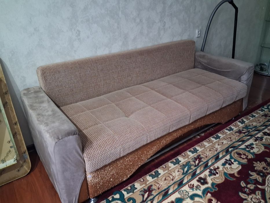 Отдам даром диван