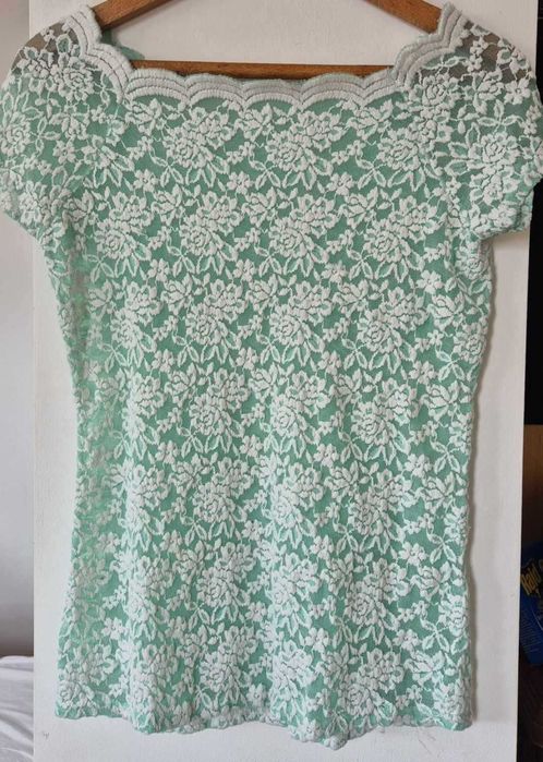 Светлозелена нежна блуза