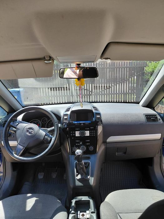 De vânzare Opel Zafira 1.7 cdti,anul fabricației 2010,stare buna ,unic proprietar  in Romania preț 2400 euro!