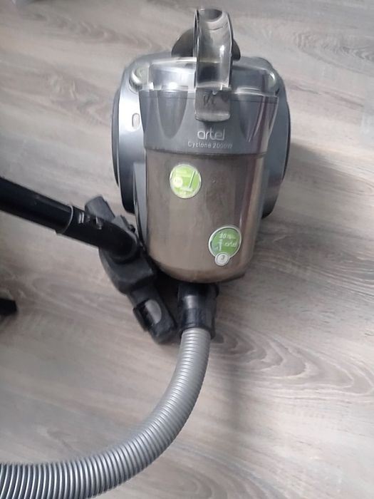 Пылесос  б/ у срочно продается.