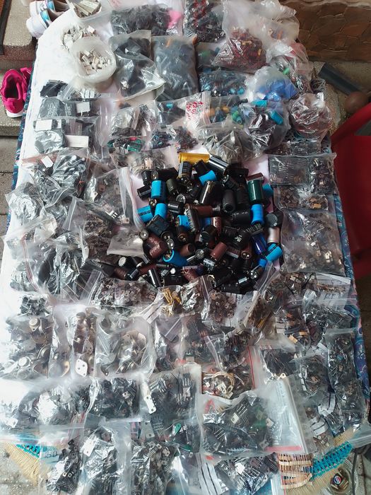 Lot mii Tranzistori/Circuite integrate/Rezistențe/Condensatori etc