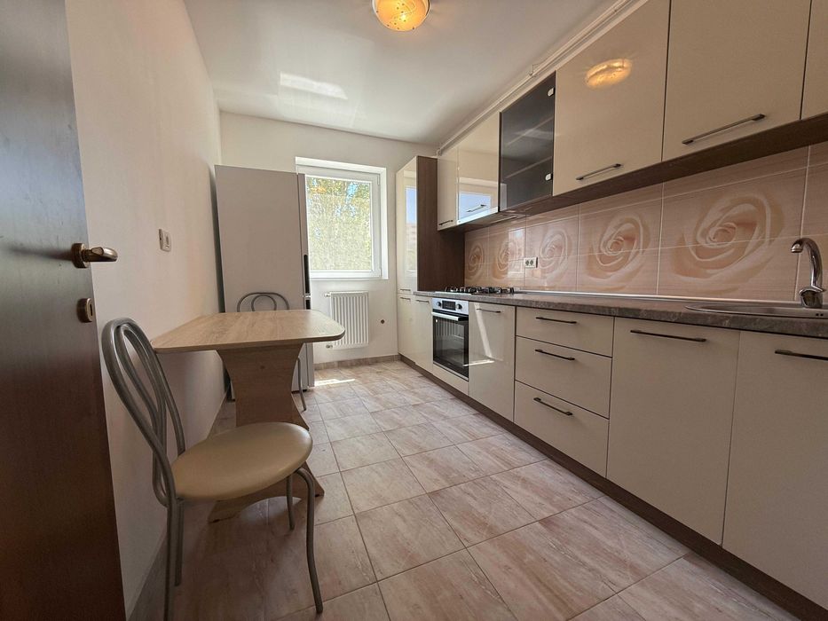 Proprietar inchiriez apartament 3 camere