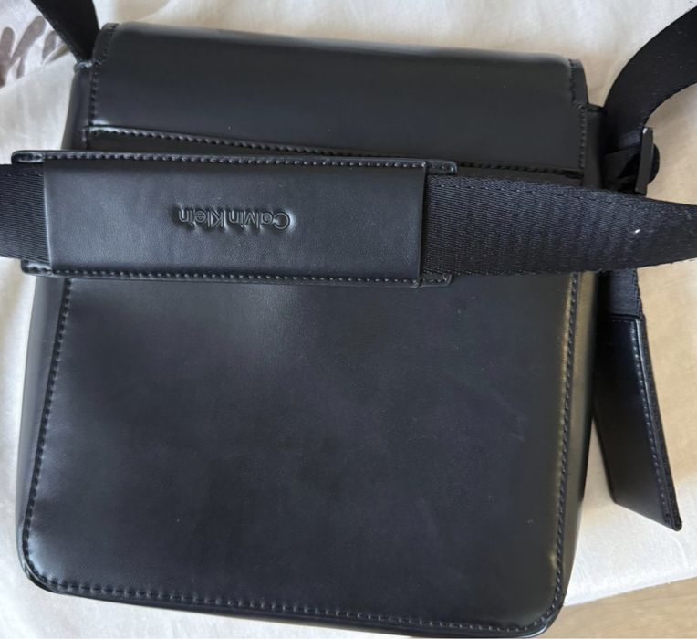 Продам мужскую сумку Calvin Klein