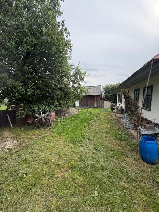 Vând loc de casă.