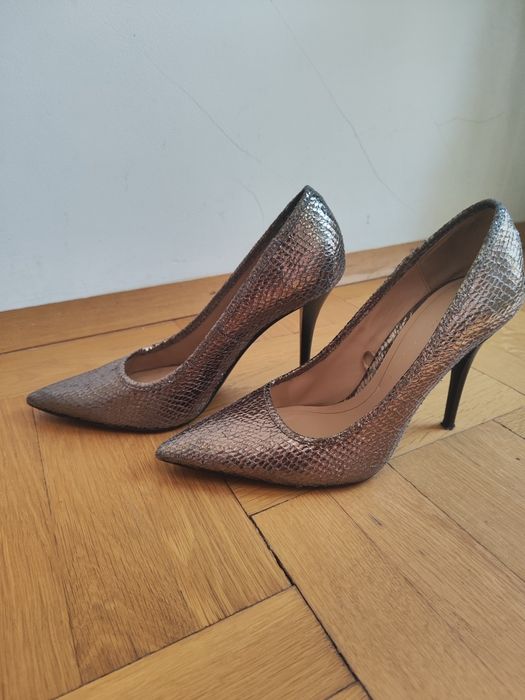 Елегантни обувки на Zara