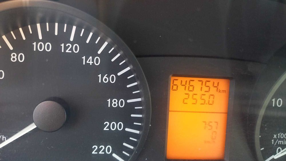 Mercedes-Benz Vito – 2007 – Automată – 3.800 € negociabil