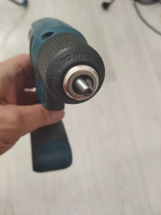 Шуруповерт маленький