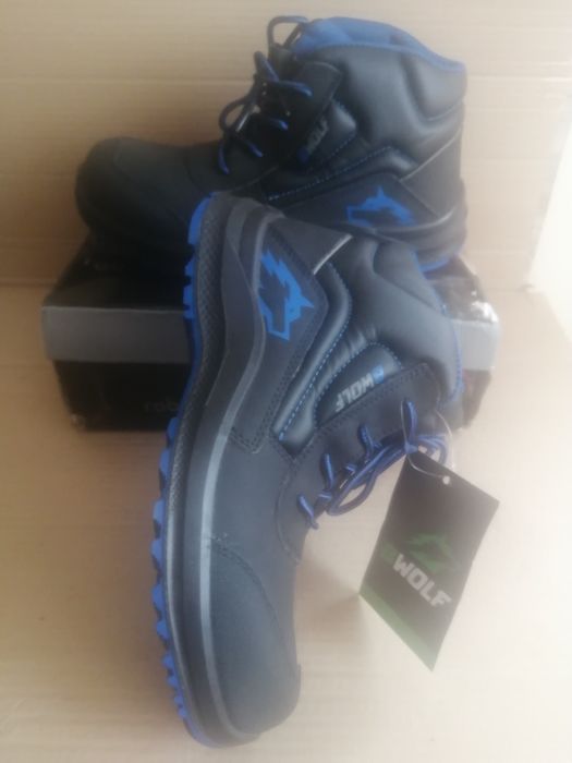 Работни обувки с твърди бомбета, абсолютно нови,