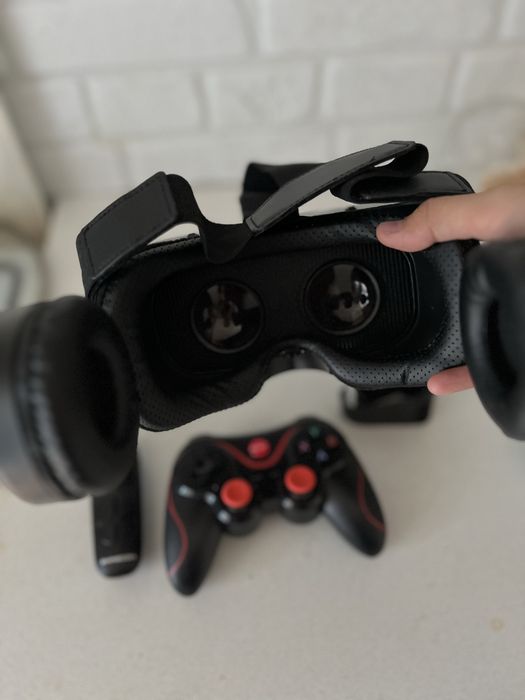 Продам VR очки (очки виртуальной реальности)