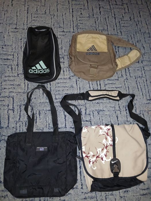 Удобни малки чантички през рамо