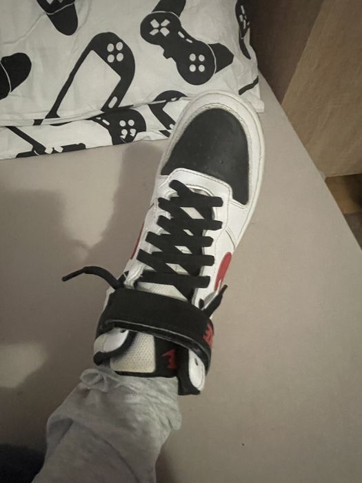 Adidasi Nike court mid