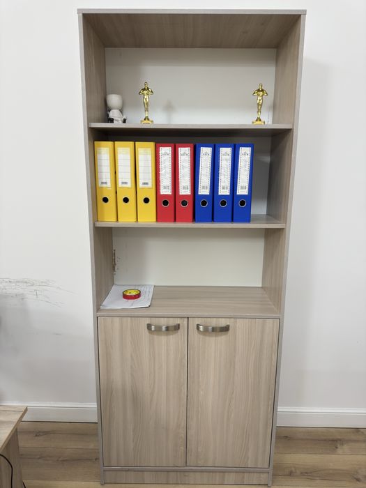 Продаю срочно офисную мебель