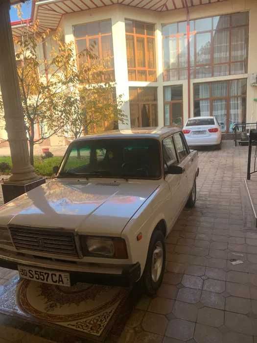 Автомобиль ВАЗ 2107