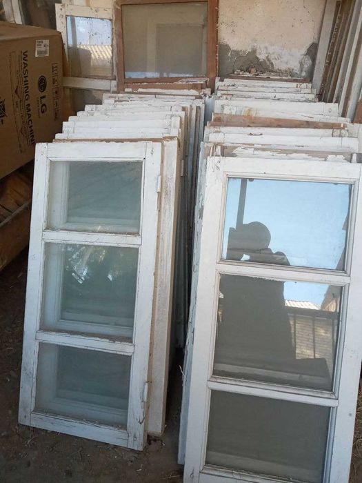 Окна с деревянными рамками