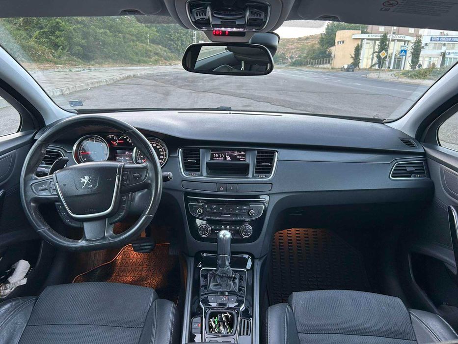 Автомобил Peugeot 508