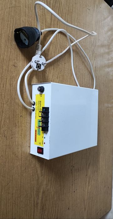 Продавам UPS за парно, авариен източник на 220v