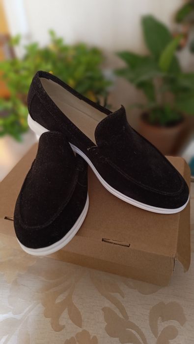 Продам макасины мужские новые.