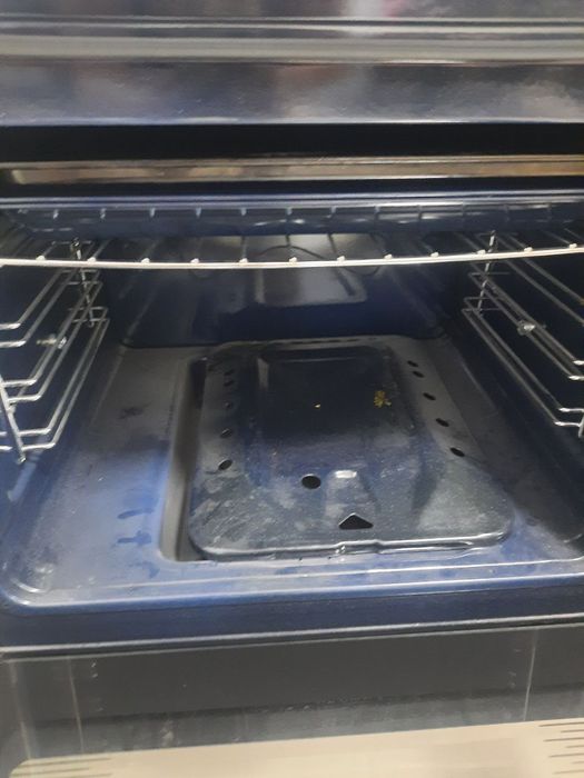 Продам газовую плиту в комплекте с вытяжкой электр