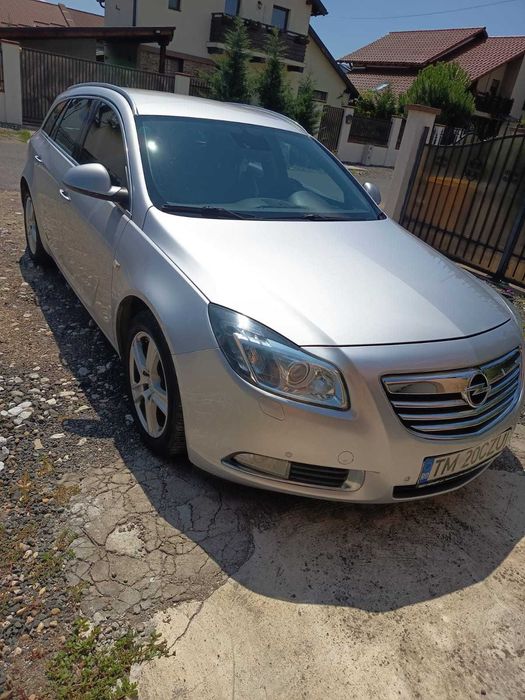 Vând Opel Insignia Sports Tourer – 2.0 CDTI (130 CP)